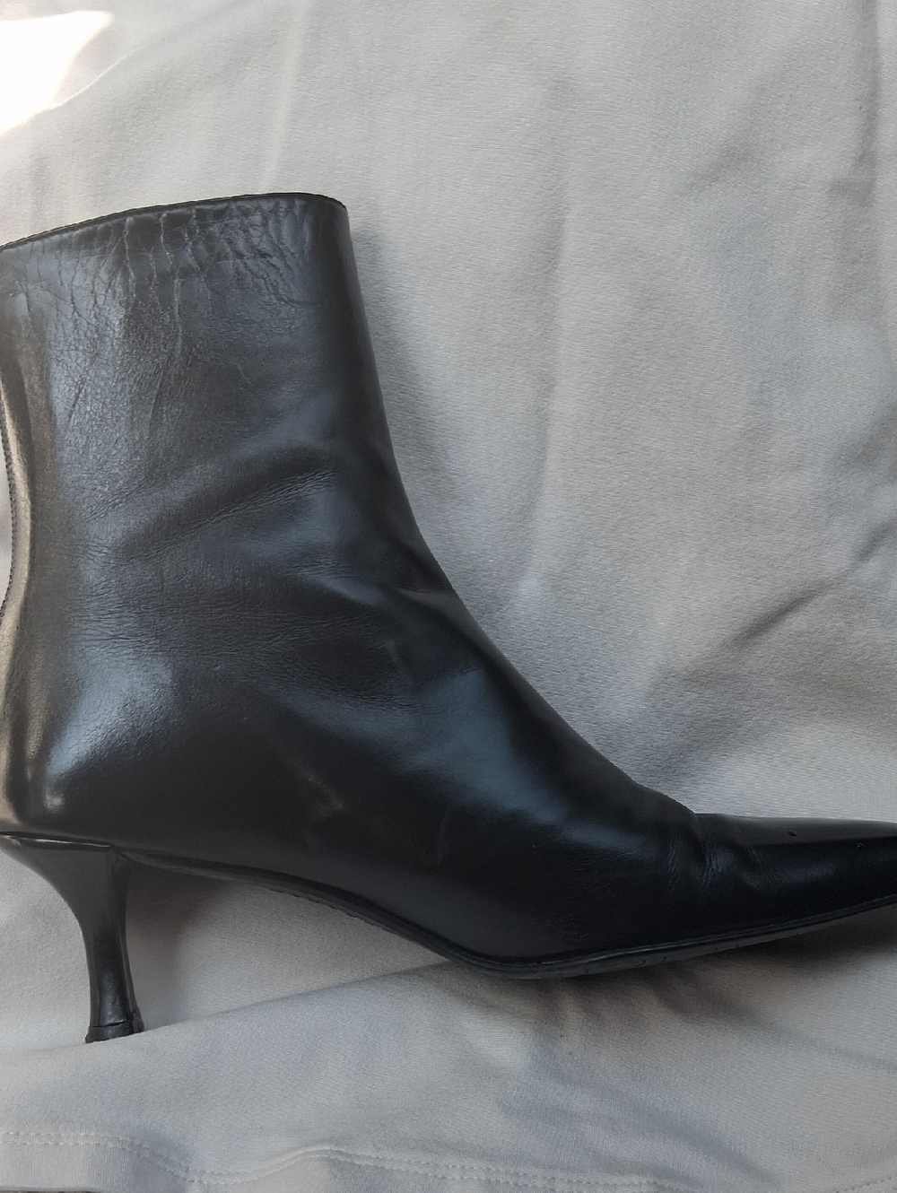 Stuart Weitzman Black Pointed-Toe Kitten Heel Ankle Boots - Women Size 7.5